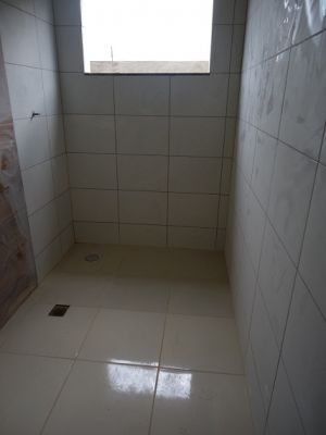 01 CASA, 02 QTS, C/ SUI`TE. NO RES. SANTA FE