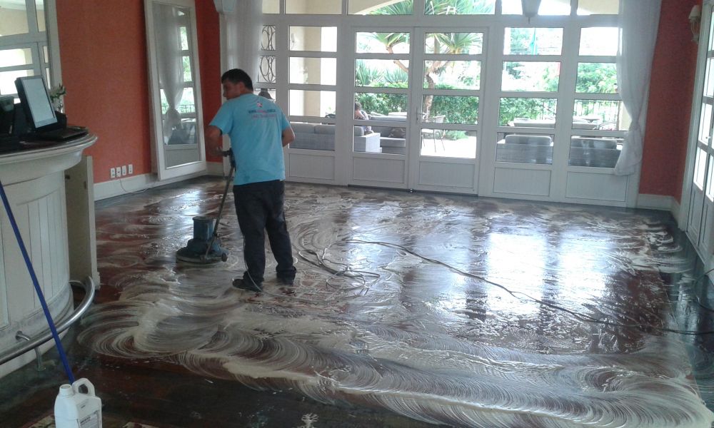 Limpeza final de obra e em escritorios