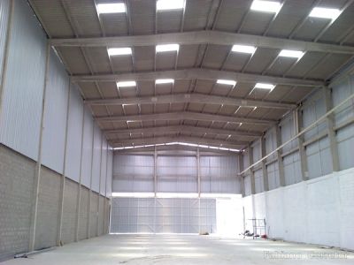 Armazém com 1.700 m² no Cabo, integrado a Condomínio