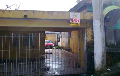 Casa com 02 dorms e salão comercial em Itaquá