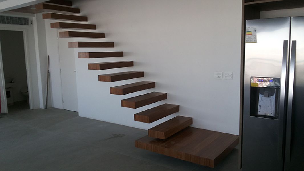 Marceneiro construção escada de madeira rj rio de janeiro whatsapp 21 999358395