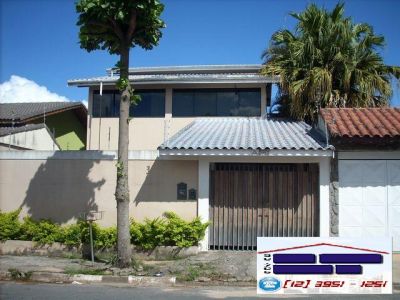 LINDA CASA EM BAIRRO NOBRE