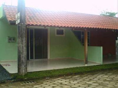 Casa dois dorm. na praia de Zimbros, Bombinhas-SC.