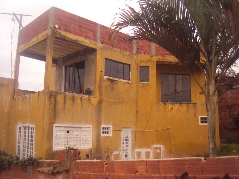 Sobrado de Esquina com 07 Quartos na SUCUPIRA R. FUNDO I