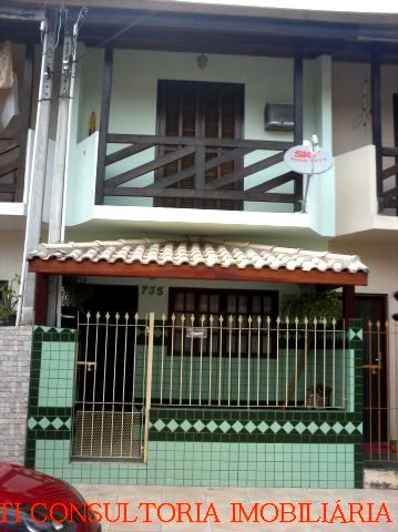 Casa no centro lugar tranquilo e seguro perto de mercado, padaria, escola.