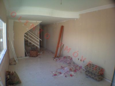 Olinto Imóveis vende Duplex 3 qts no Recreio em Rio das Ostras