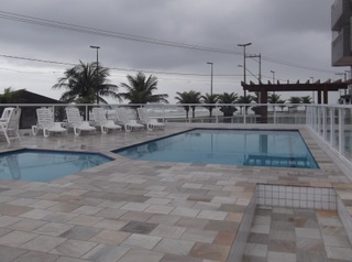 Apartamentos 1/2 Dorms. na Praia