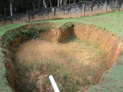 CHACARA A VENDA EM JUQUITIBA PARA LAZER OU MORADIA OTIMO VALOR COD 77