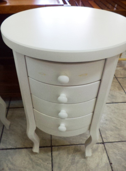 Criado mudo / mesa de apoio branco redondo