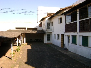 alugo CASA no CENTRO de SÃO CARLOS,SP., à rua RIACHUELO, 593