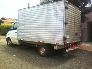 Mudanças, fretes e transportes em geral.