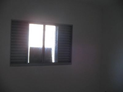 Sobrado novo com 3 dormitórios