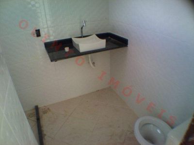 Olinto Imóveis vende Duplex 2 qts no Village em Rio das Ostras