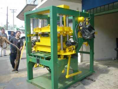 Máquina para fabricar blocos