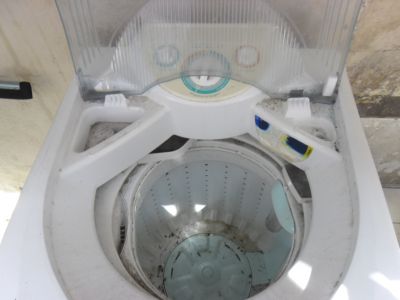 Vendo 01 (uma) máquina de lavar roupas usada marca Consul, capacidade p/05 litros