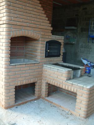 CHURRASQUEIRA, FORNO E FOGÃO A LENHA