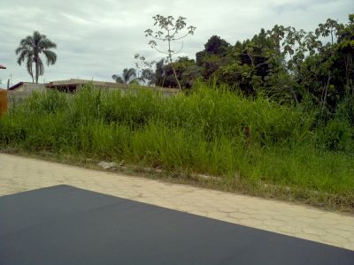 Vendo lote de 280m² a 2km da praia.