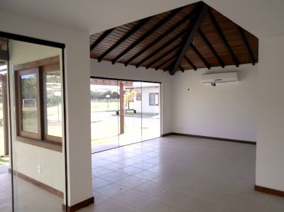 Casa nova em condo de luxo a venda no centro de Búzios