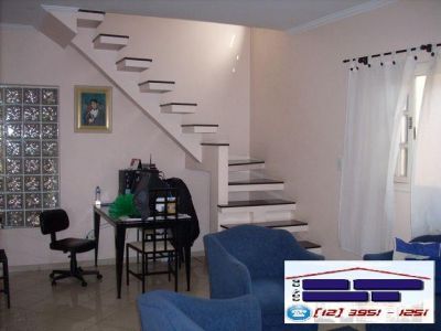 LINDA CASA EM BAIRRO NOBRE