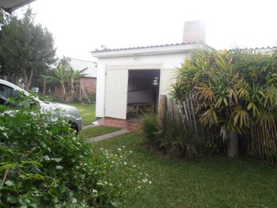 ótima casa de veraneio em imbé 5 quadras do mar