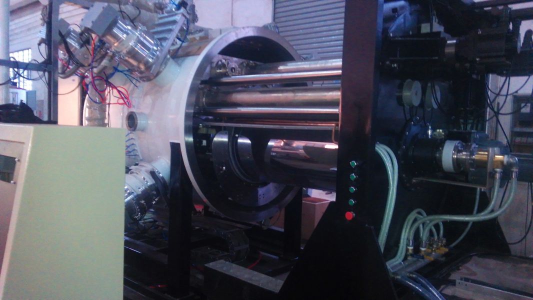 Magnetron sputtering web coater