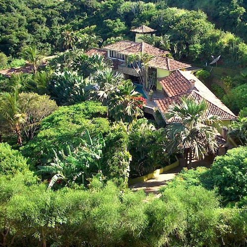 Linda casa de luxo com grande terreno e vista mar a venda em Búzios