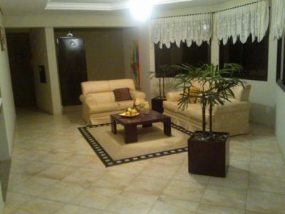 Apartamento bem localizado, amplo, 3 quartos e vista panorâmica deslumbrante.