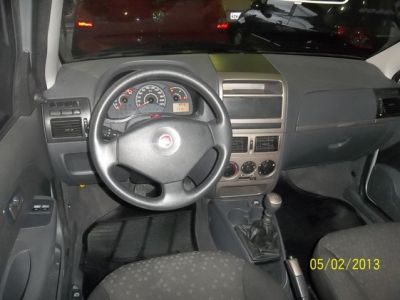 Fiat Siena Attractive 1.4 completo - 2011 impecável prata