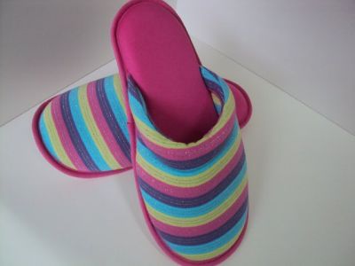 NECESSAIRE E PANTUFAS