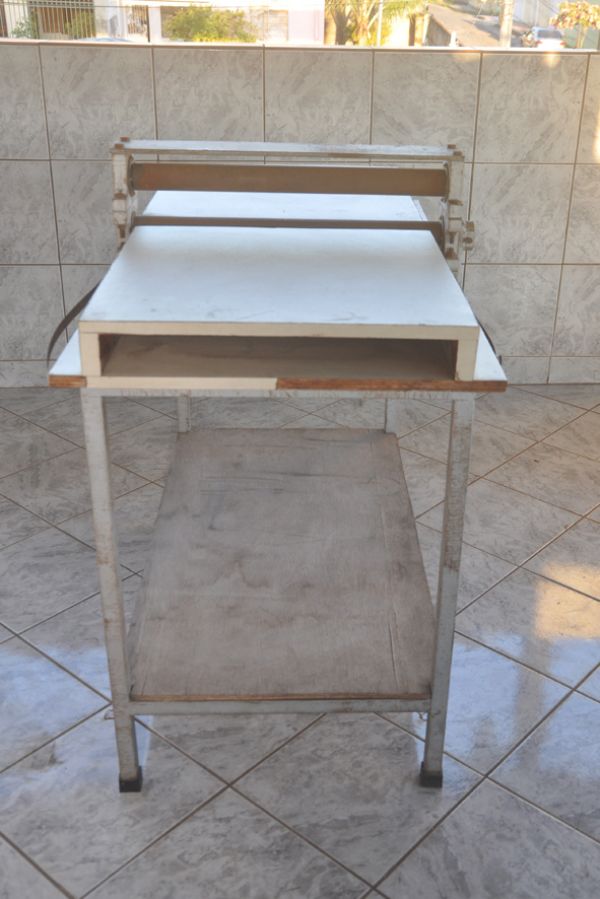 Máquina de corte e vinco