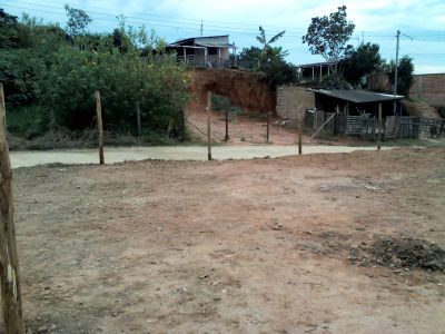 VENDO/TROCO POR CARRO UM TERRENO PORTE COMERCIO