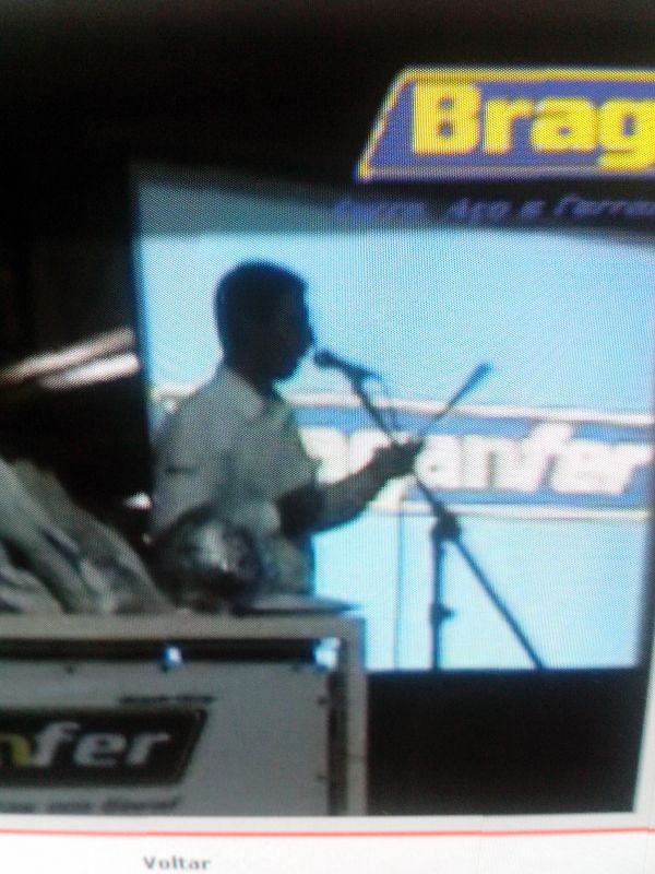 Locutor  Oferece-se para  Trabalhos