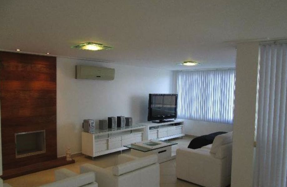 Casa a venda em Búzios, frente ao canal da Marina 