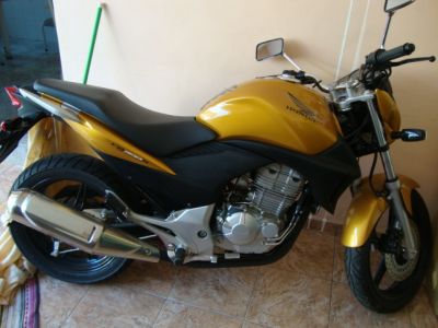 vendo cb 300 zera amarela com 980 km