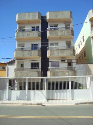 primeiro andar com área externa , semi mobiliado, uma graça