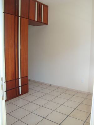 primeiro andar com área externa , semi mobiliado, uma graça