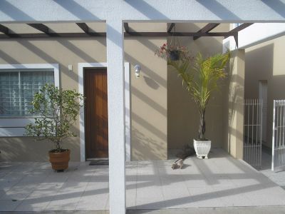 CASA PRÓXIMO À PRAIA