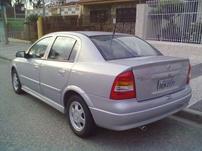 VENDO ASTRA SEDAN 1.8 SERIE MILENINUN 2000/2001