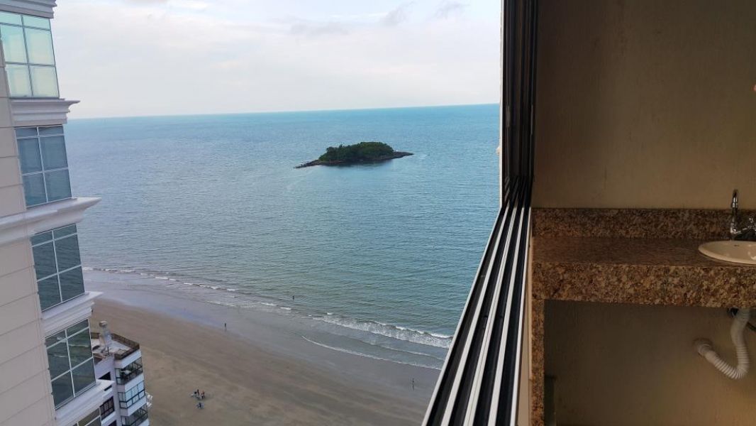 Lindo apto frente mar com wifi e churrasqueira