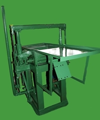 Máquina para fabricação de blocos de concreto
