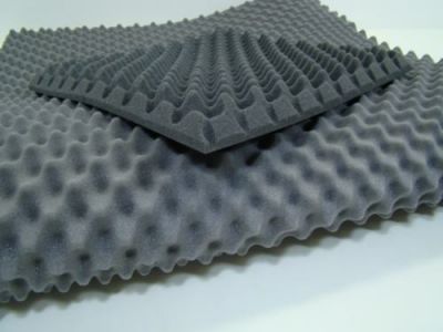 Espuma acústica auto extinguível