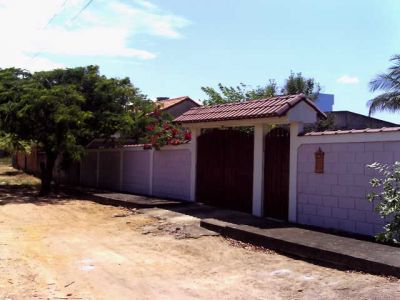 EXCELENTE CASA COM PISCINA