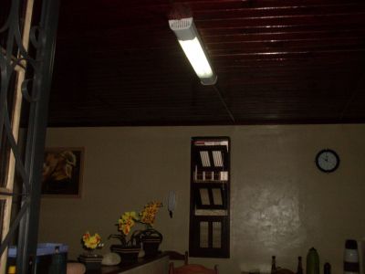 Vendo ou troco casa no centro de Araucária.