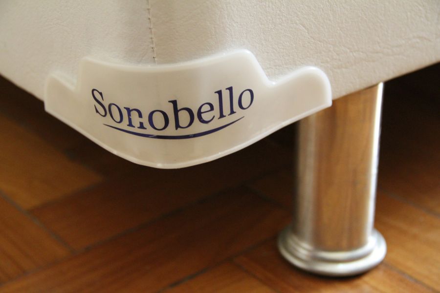 Cama box seminova marca Sonobello, com colchão