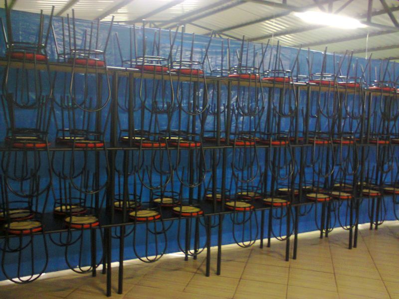 Conjunto de 30 mesas com 4 cadeiras