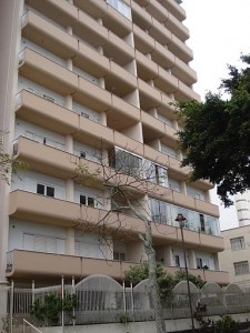 Apartamento com 03 quartos, sendo 01 suíte - Centro de Floripa
