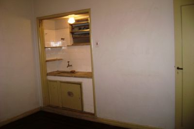 Aluga-se escritorio (quitinete) no Centro/RJ