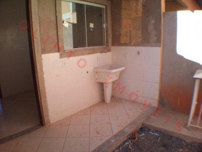 Olinto Imóveis vende Casa linear em Cond. no Mariléa Chácaras em  Rio das Ostras