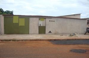 EM UBERLÂNDIA MG, COLÔNIA RENTÁVEL, PRÓXIMA AO CENTRO DA CIDADE.