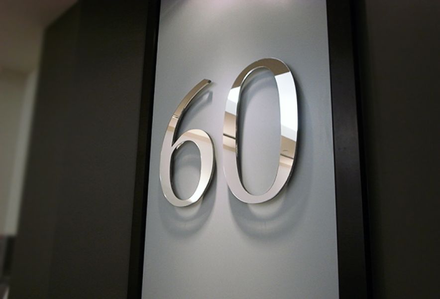 Letras em aço inox e acrilico